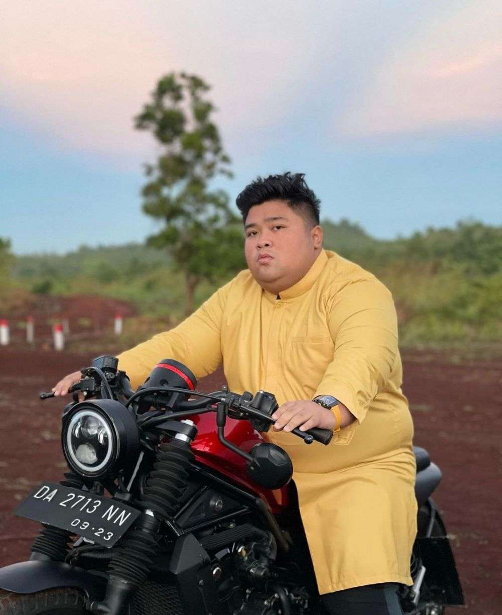 Ingat Mat Gondrong di Sinetron Ronaldowati? Ini 10 Foto Terbarunya yang Bikin Pangling