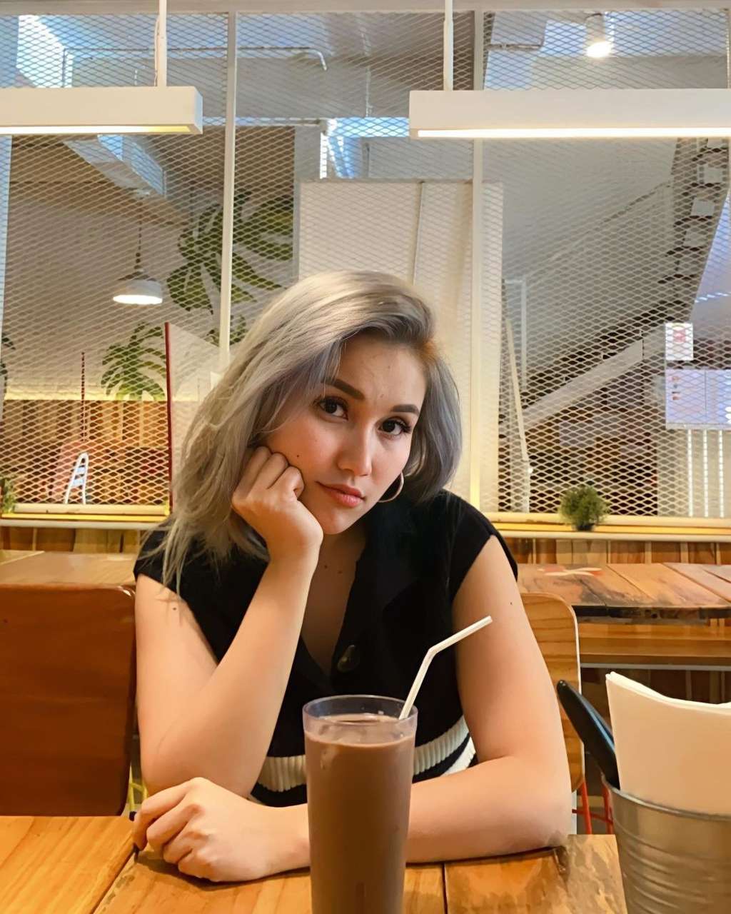 Penampilan Terbaru Ayu Ting Ting, Rambutnya Bikin Silau
