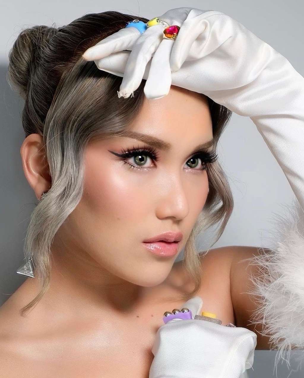 Penampilan Terbaru Ayu Ting Ting, Rambutnya Bikin Silau