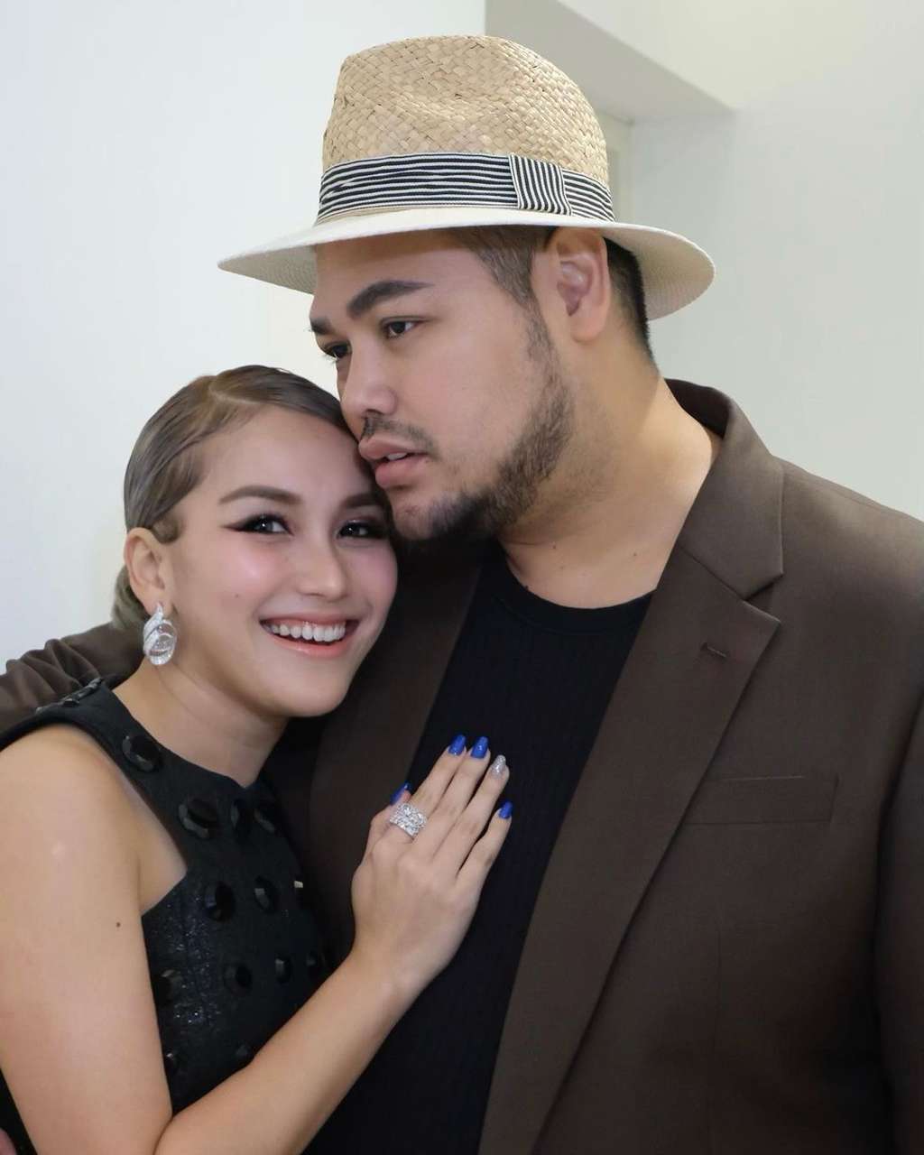 Penampilan Terbaru Ayu Ting Ting, Rambutnya Bikin Silau