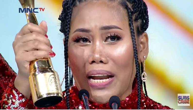 10 Potret Evi Masamba Dinobatkan Jadi Pedangdut Wanita Terbaik, Kalahkan Ayu Ting Ting & Lesty!