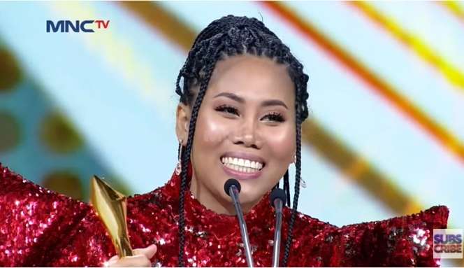 10 Potret Evi Masamba Dinobatkan Jadi Pedangdut Wanita Terbaik, Kalahkan Ayu Ting Ting & Lesty!