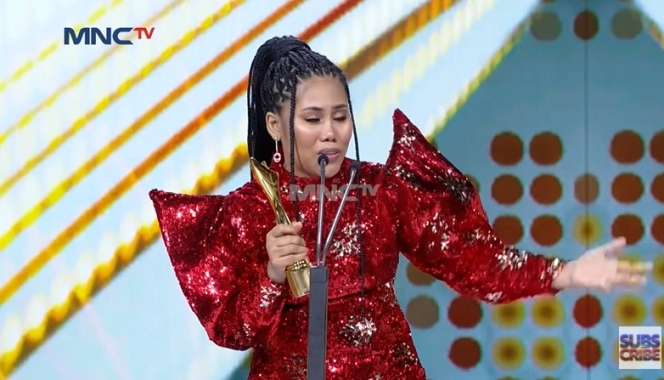 10 Potret Evi Masamba Dinobatkan Jadi Pedangdut Wanita Terbaik, Kalahkan Ayu Ting Ting & Lesty!
