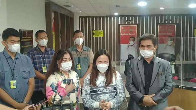 Potret Anggiat Pasaribu Saat Minta Maaf Usai Kasusnya Viral, Bajunya Bikin Salfok!