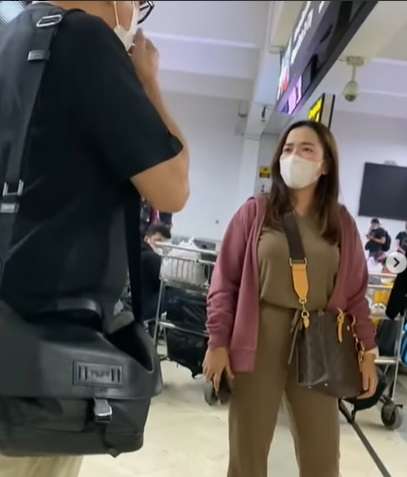 Potret Anggiat Pasaribu Saat Minta Maaf Usai Kasusnya Viral, Bajunya Bikin Salfok!