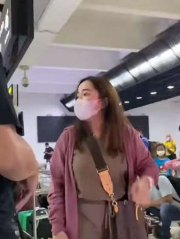 Potret Anggiat Pasaribu Saat Minta Maaf Usai Kasusnya Viral, Bajunya Bikin Salfok!