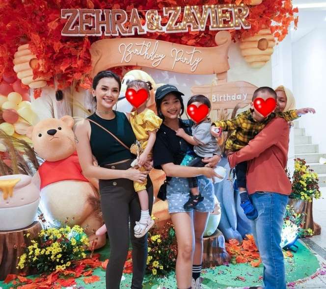 Potret Fuji Rela Kumpul Bareng Ibu-Ibu Demi Gala, Disebut Pengganti Vanessa Angel!