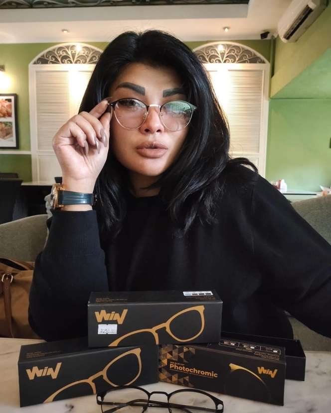 8 Foto Nania Yusuf yang Hidup Malang usai Pindah Agama