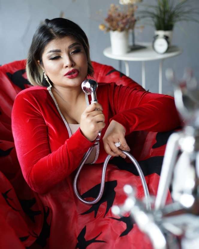 8 Foto Nania Yusuf yang Hidup Malang usai Pindah Agama