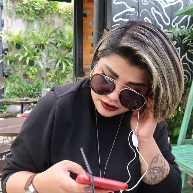 8 Foto Nania Yusuf yang Hidup Malang usai Pindah Agama