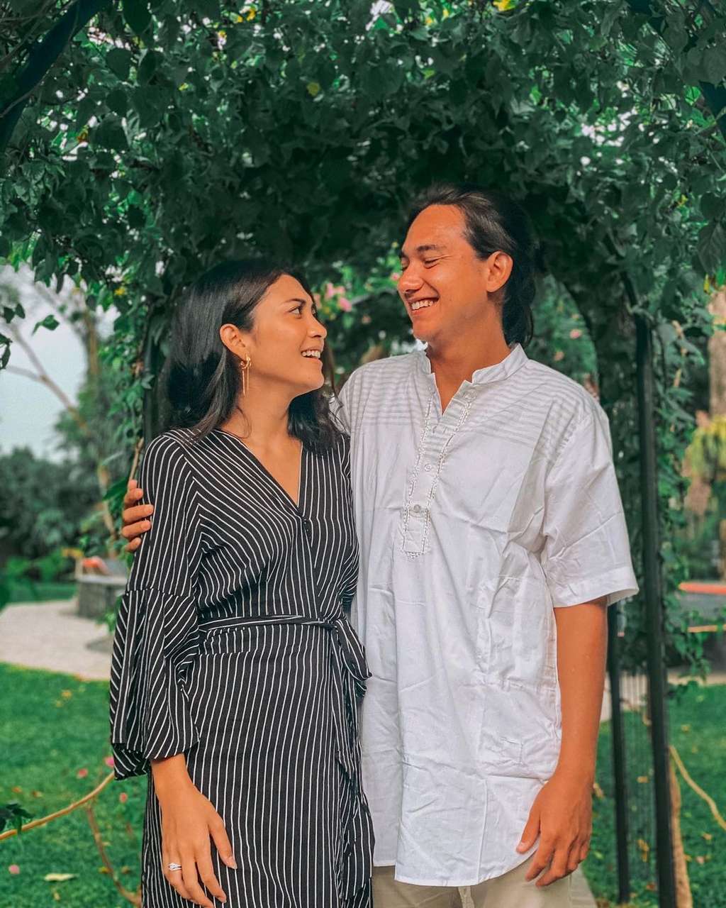 5 Pesona Istri Adipati Dolken, Canti Tachril Putri Seorang Konglomerat