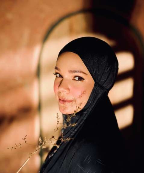 Kisah 7 Seleb yang Mantap Jadi Mualaf, Dian Sastro Dapat Hidayah Saat Ikut Pengajian