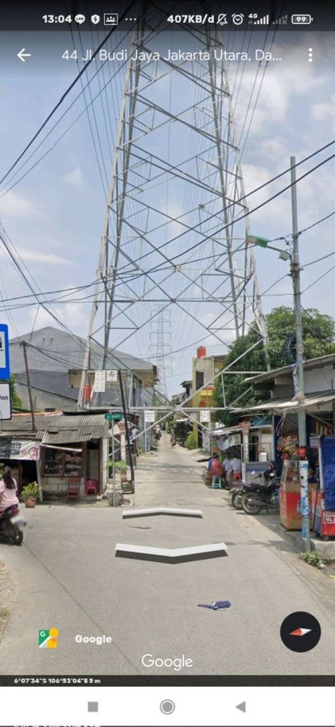 10 Potret Jalanan di Gang Permukiman Ini Bikin Geleng Kepala, Aneh Banget!