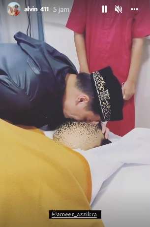10 Potret Alvin Faiz Menangis Ditinggal Ameer Azzikra Selamanya, Terus Ciumi Jenazah Sang Adik!