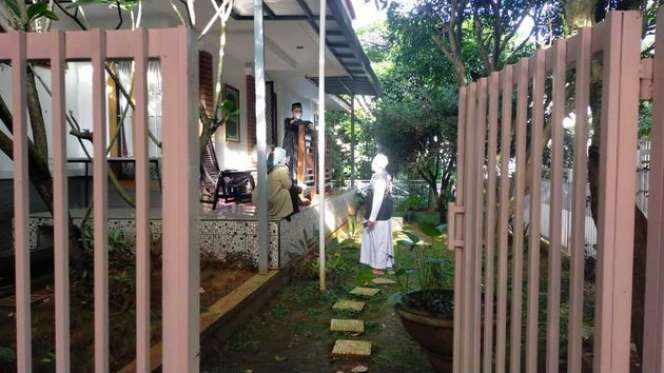 10 Potret Alvin Faiz Menangis Ditinggal Ameer Azzikra Selamanya, Terus Ciumi Jenazah Sang Adik!