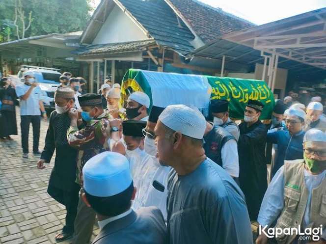 10 Potret Suasana Rumah Duka Ameer Azzikra, Zikir dan Salawat Menggema Penuh Haru
