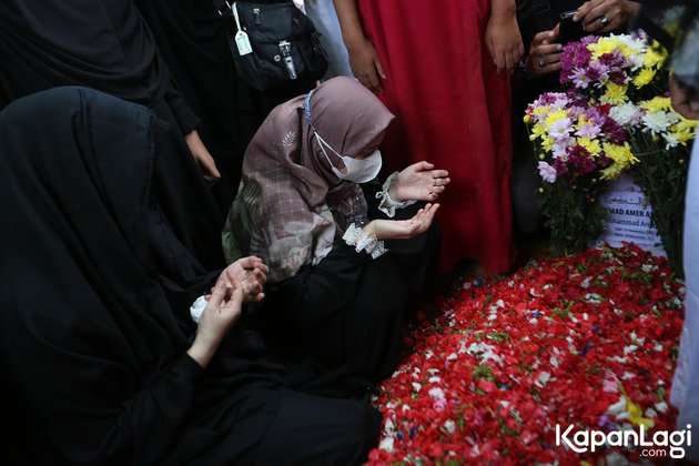 Derai Air Mata Pemakaman Ameer Azzikra, Tangis Nadzira Shafa Pecah