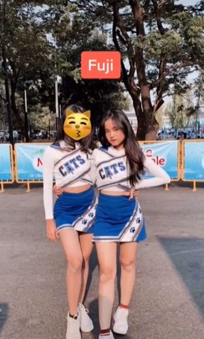 8 Potret Lawas Fuji Semasa Sekolah, Pas Jadi Anggota Tim Cheerleader Cantik Banget!