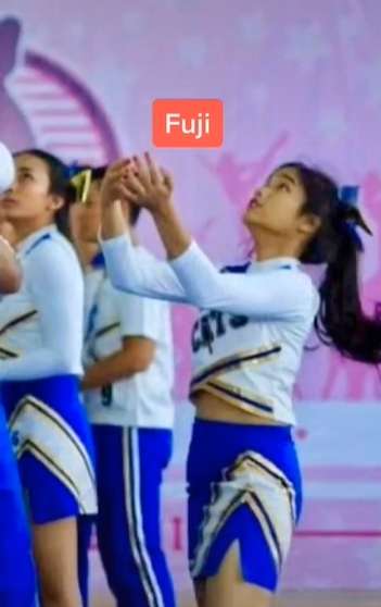 8 Potret Lawas Fuji Semasa Sekolah, Pas Jadi Anggota Tim Cheerleader Cantik Banget!