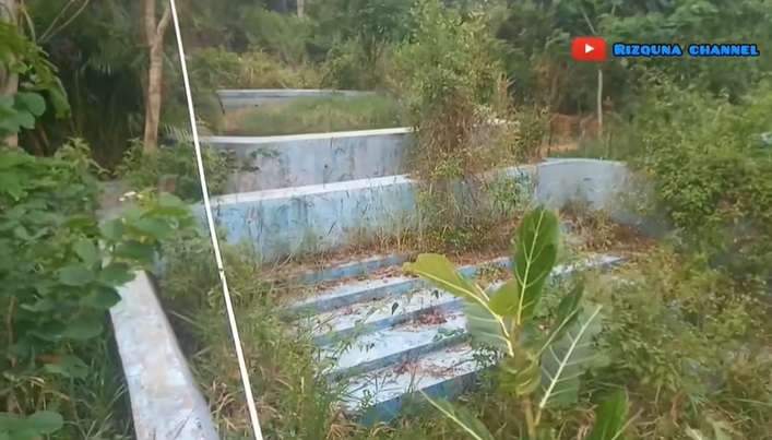 Penampakan Villa dan Tempat Wisata Terbengkalai, Kolam Renangnya Luas Banget!
