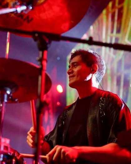 Ingat Tyo Nugros Eks Drummer Dewa 19? Begini Potret Terbarunya