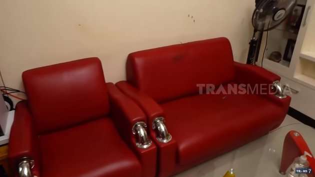 8 Potret Kondisi Rumah Azis Gagap yang Jarang Tersorot, Lantainya Pada Copot!