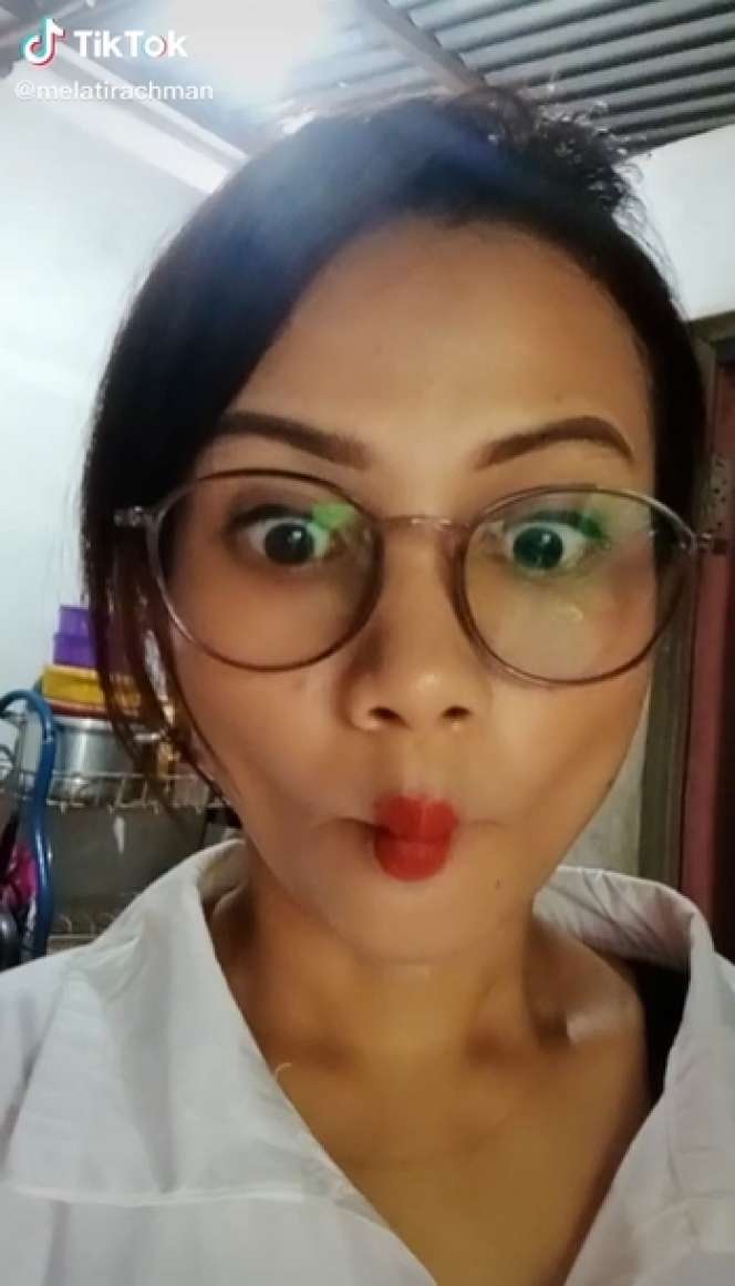 8 Potret Anak Pedagang Sembako Joget Pargoy, Netizen Syok Wajahnya Mirip Vanessa Angel