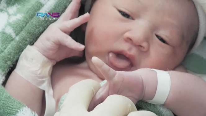 10 Potret Gantengnya Rayyanza Anak Kedua Raffi-Nagita, Plek Ketiplek Papanya!