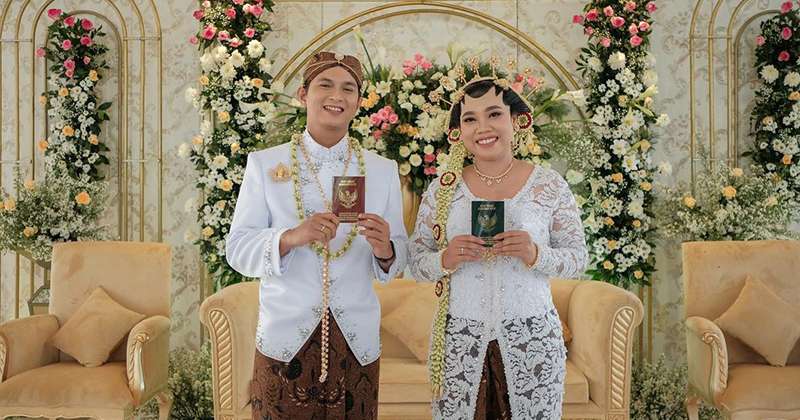 Pesohor yang Menikah dengan Teman Kuliah