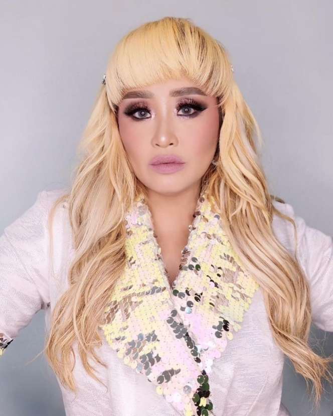 7 Artis Kariernya Merosot hingga Alih Profesi Demi Sambung Hidup, Ada yang Jadi Penjual Gorengan!