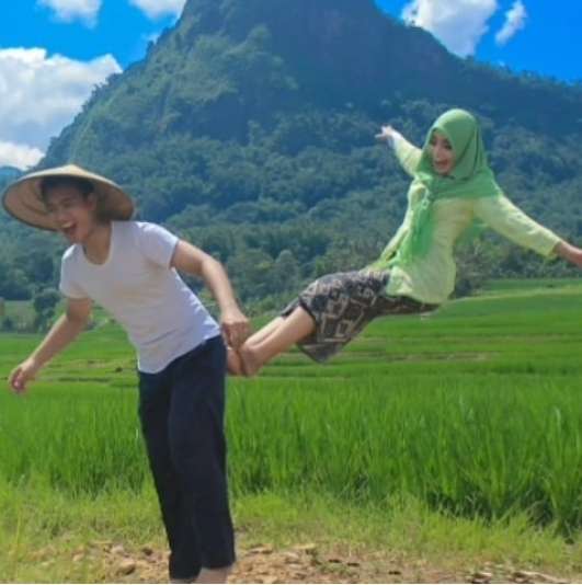 Bukannya Romantis, 10 Foto Prewedding Gagal Ini Justru Bikin Ngakak Banget!