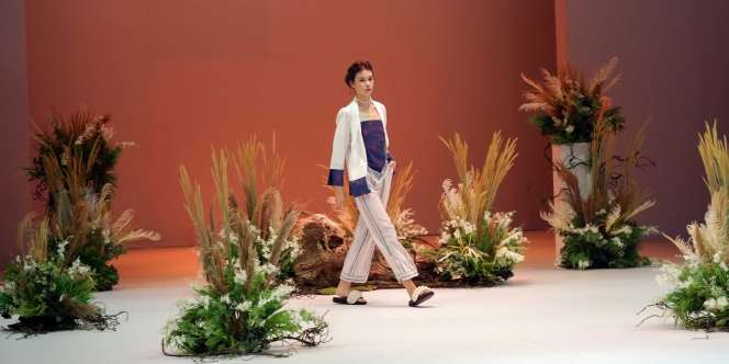 Gebrakan Bateeq, Sulap Kain Batik Jadi Fashionable di JFW 2022