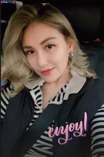 12 Foto Adu Gaya Nagita Slavina VS Ayu Ting Ting Saat Nonton Konser, Mana Lebih Keren?