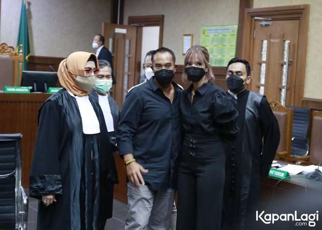 8 Potret Cantiknya Nia Ramadhani Jalani Sidang Kasus Narkoba, Makin Hot dengan Rambut Pendek!
