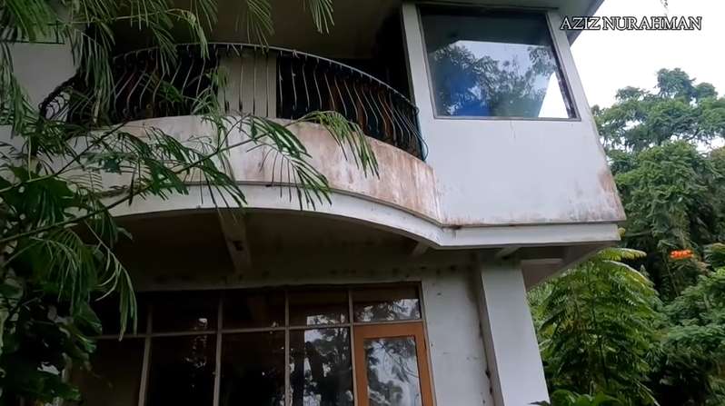 10 Potret Rumah Sultan Terbengkalai di Tepi Jurang, Mewah Bak Istana Tapi Menyeramkan!
