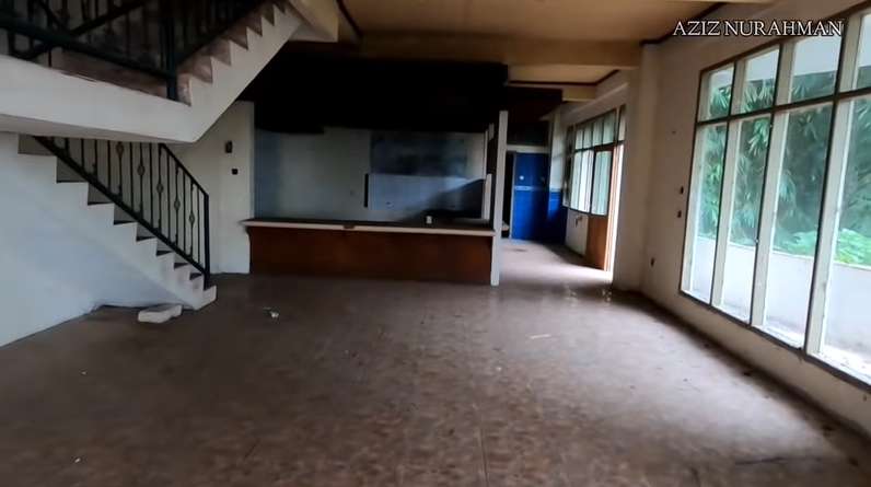 10 Potret Rumah Sultan Terbengkalai di Tepi Jurang, Mewah Bak Istana Tapi Menyeramkan!