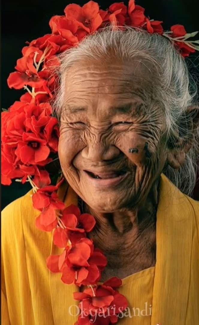 Fotografer Ini Pilih Nenek-Nenek Sebagai Model, Hasilnya Bikin Takjub!