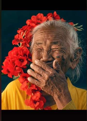 Fotografer Ini Pilih Nenek-Nenek Sebagai Model, Hasilnya Bikin Takjub!