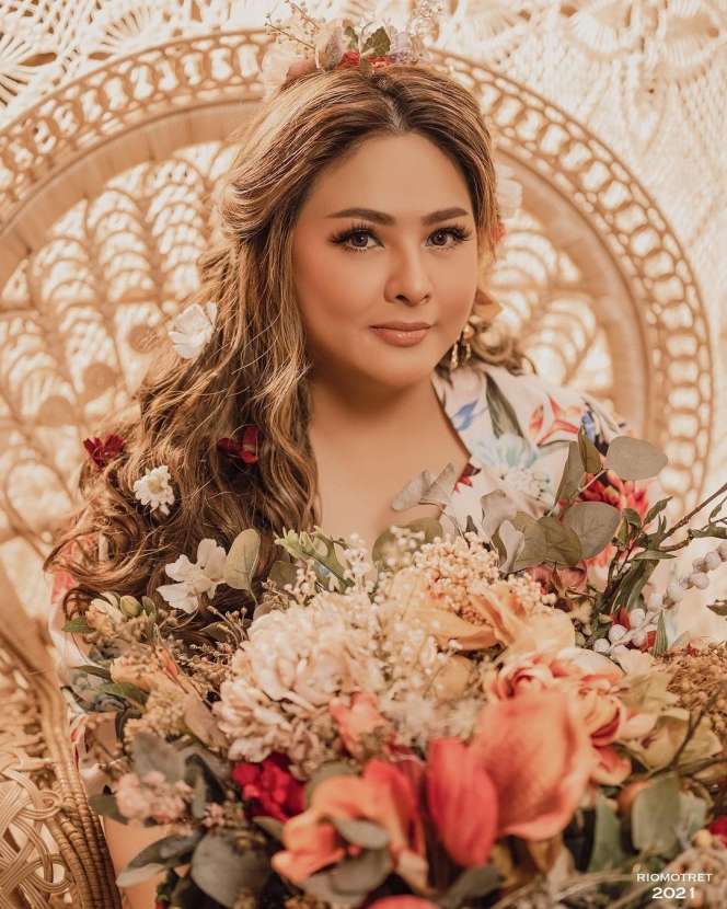 Berat Badan Susut 10 Kilo, Audy Item Tampil ala Wanita Latin