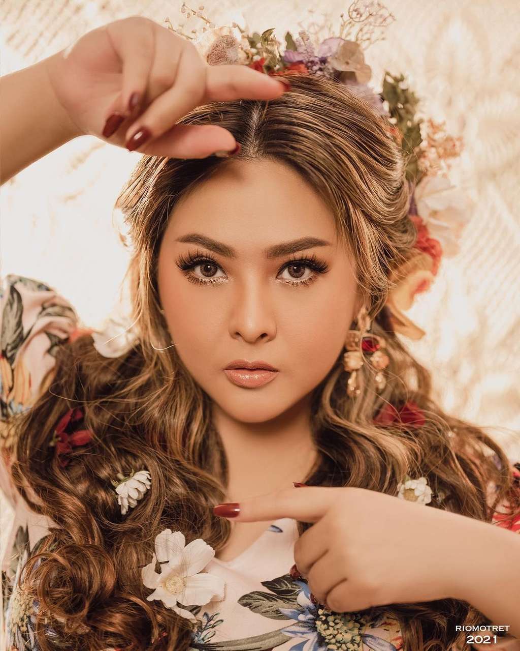 Berat Badan Susut 10 Kilo, Audy Item Tampil ala Wanita Latin