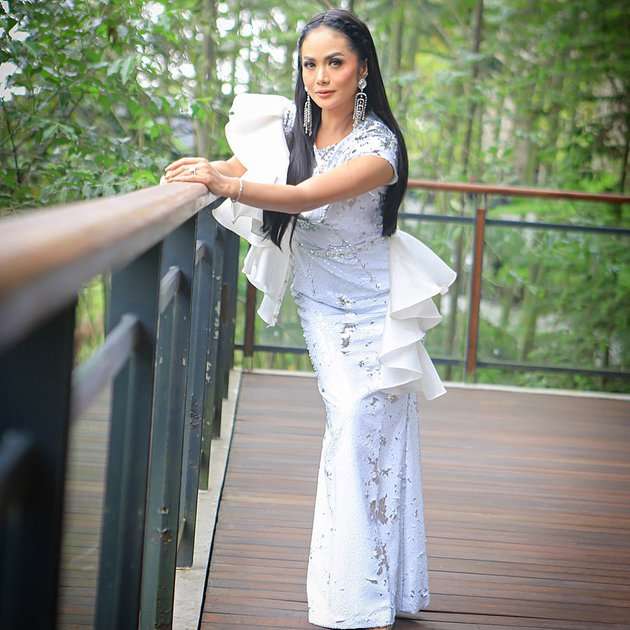 Wajahnya Berubah Drastis, 9 Artis Ini Malah Dituduh Jalani Operasi Plastik, Tina Toon Bikin Melongo!
