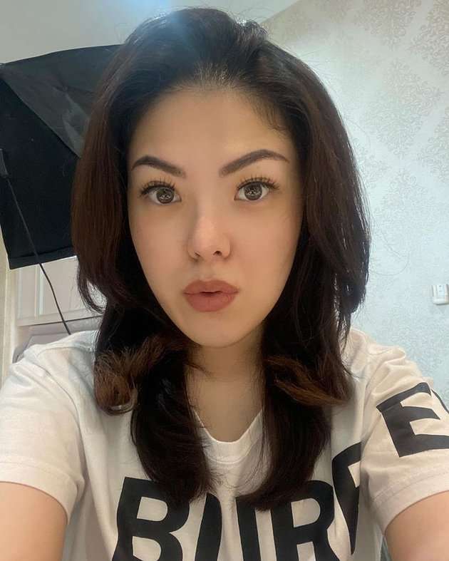 9 Foto Perubahan Wajah Tina Toon Yang Bikin Geger, Berubah Drastis Sampai Dibilang Oplas!