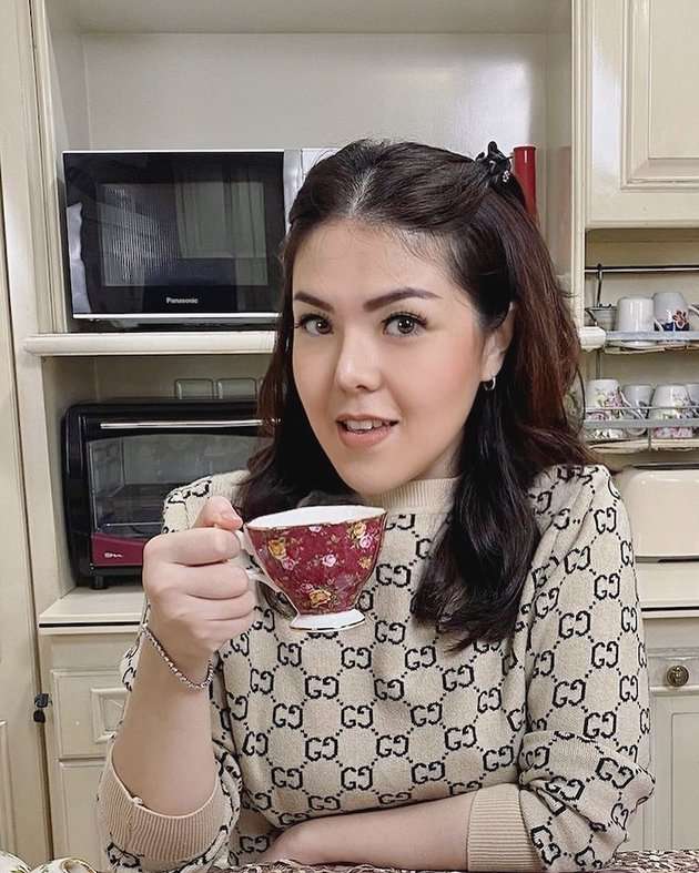 9 Foto Perubahan Wajah Tina Toon Yang Bikin Geger, Berubah Drastis Sampai Dibilang Oplas!