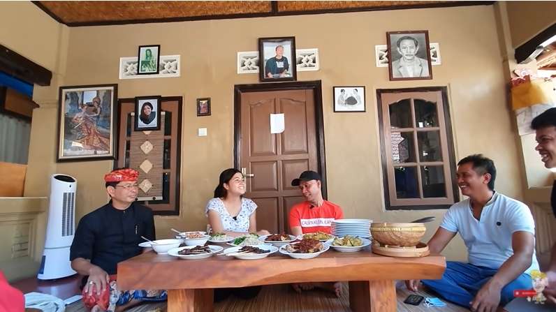 8 Potret Kondisi Rumah Bulan Sutena, Seleb Tiktok Cantik yang Viral Cover Lagu 'Aduh Mamae'