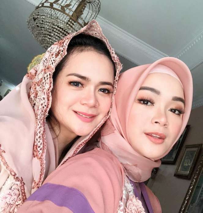 10 Artis Kakak Beradik Ini Sering Dikira Kembar Saking Miripnya, Terakhir Banyak yang Terkecoh!