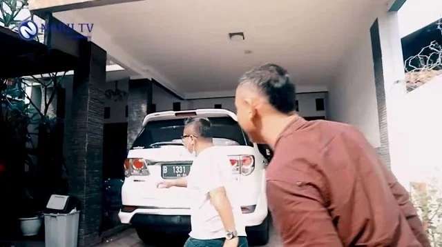10 Foto Perbandingan Rumah Komeng VS Jarwo Kwat, Sama-Sama Tajir Mana yang Lebih Mewah?
