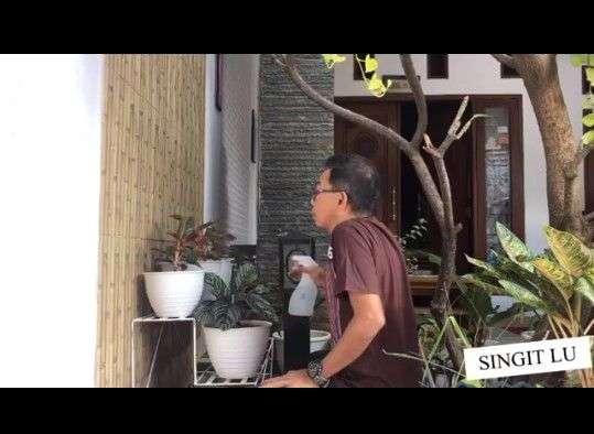 10 Foto Perbandingan Rumah Komeng VS Jarwo Kwat, Sama-Sama Tajir Mana yang Lebih Mewah?