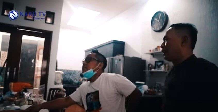 10 Foto Perbandingan Rumah Komeng VS Jarwo Kwat, Sama-Sama Tajir Mana yang Lebih Mewah?