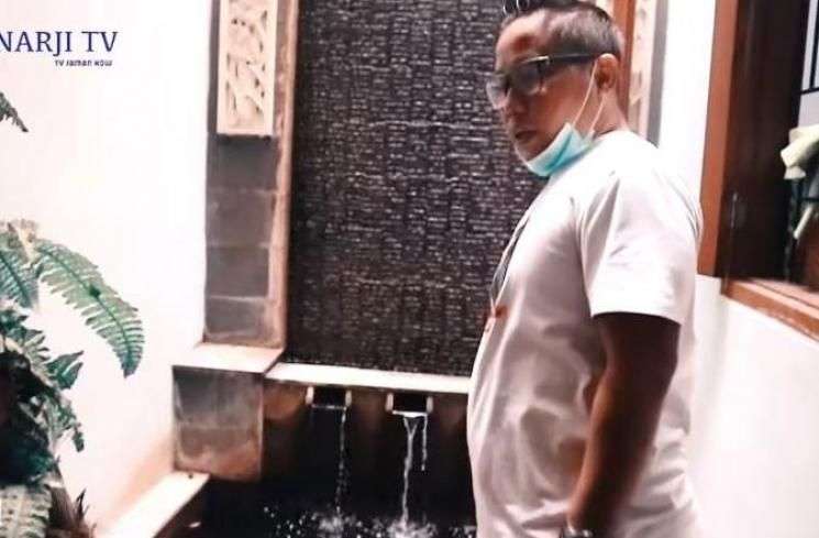 10 Foto Perbandingan Rumah Komeng VS Jarwo Kwat, Sama-Sama Tajir Mana yang Lebih Mewah?