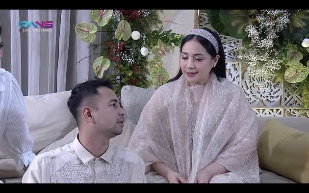 7 Potret Nagita Slavina Saat Acara Aqiqah Baby Rayyanza, Wajahnya Bersinar!